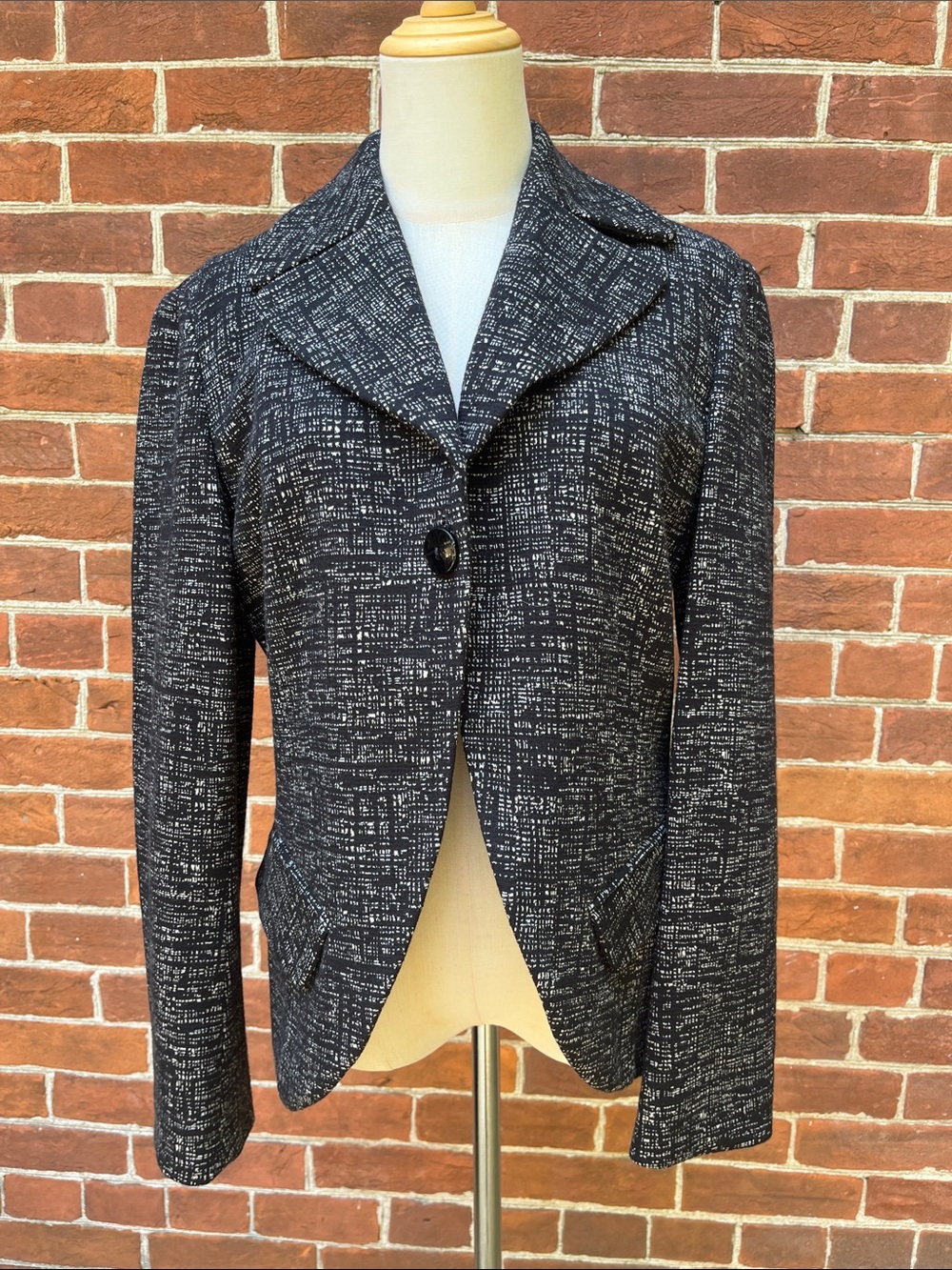 Zenobia Black and White Textured Single-Button Blazer
